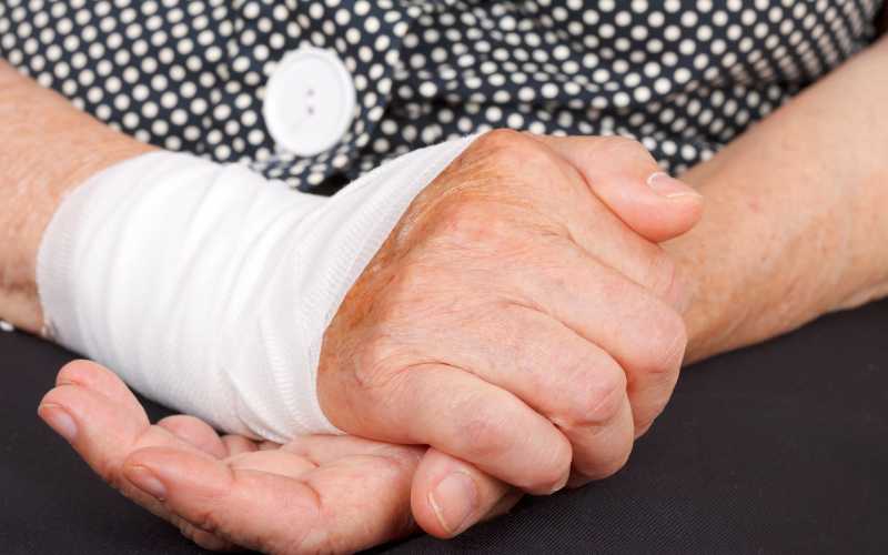 delito de lesiones leve mano herida por lesión
